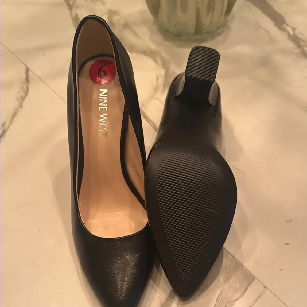 🖤 Classic Nine West Black Leather Pumps - Picture 5 of 8